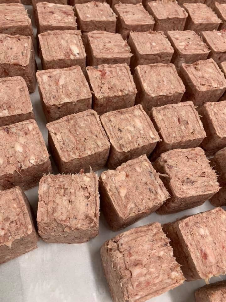 DOG FOOD EXCELLENT CUBES